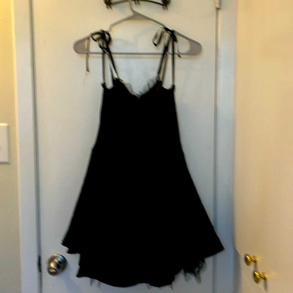 California costume collection size medium black lace silky